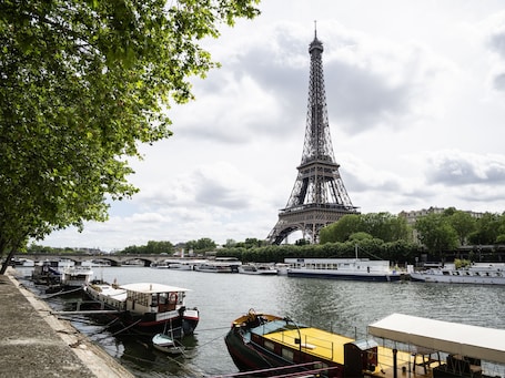 Exterior. Mercure Paris Ivry Quai de Seine