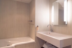 Rainfall showerhead, eco-friendly toiletries, hair dryer, towels