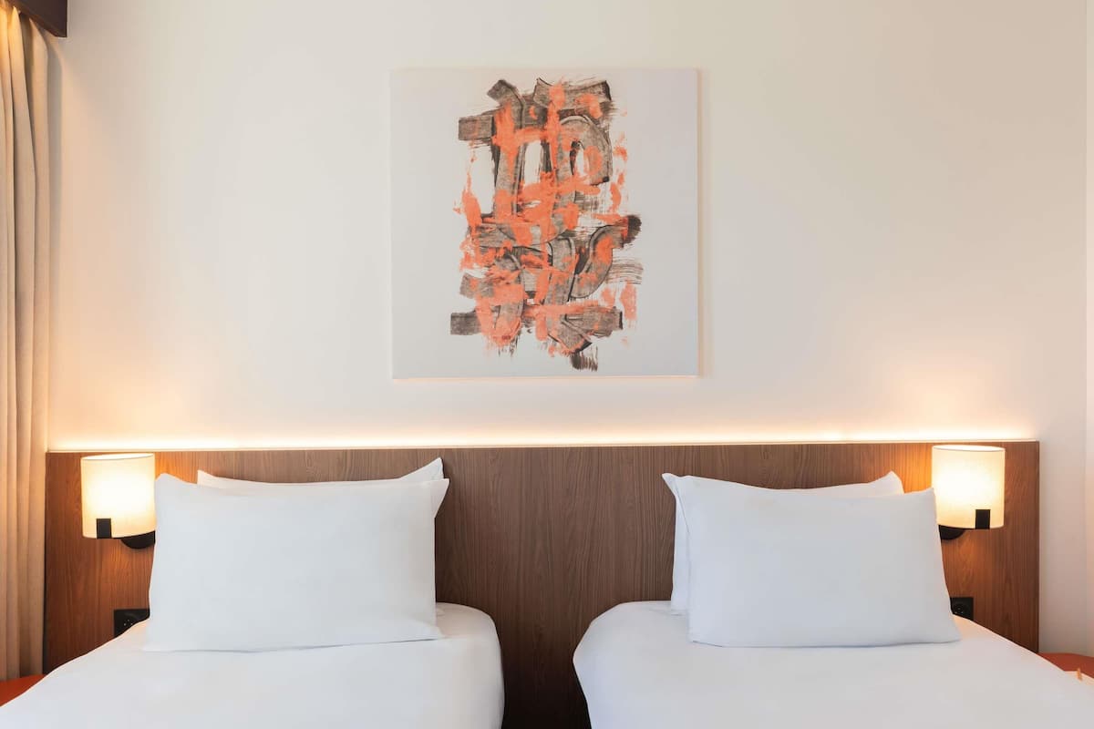 Standaard kamer, 2 eenpersoonsbedden | Luxe beddengoed, bedden met traagschuimmatrassen, een kluis op de kamer