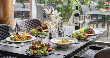 Alimentos y bebidas