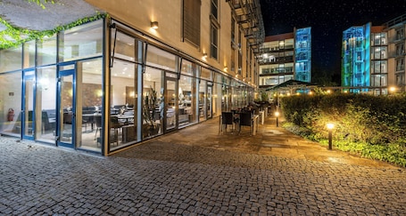 Front of property – evening/night. PLAZA INN Stuttgart-Ditzingen