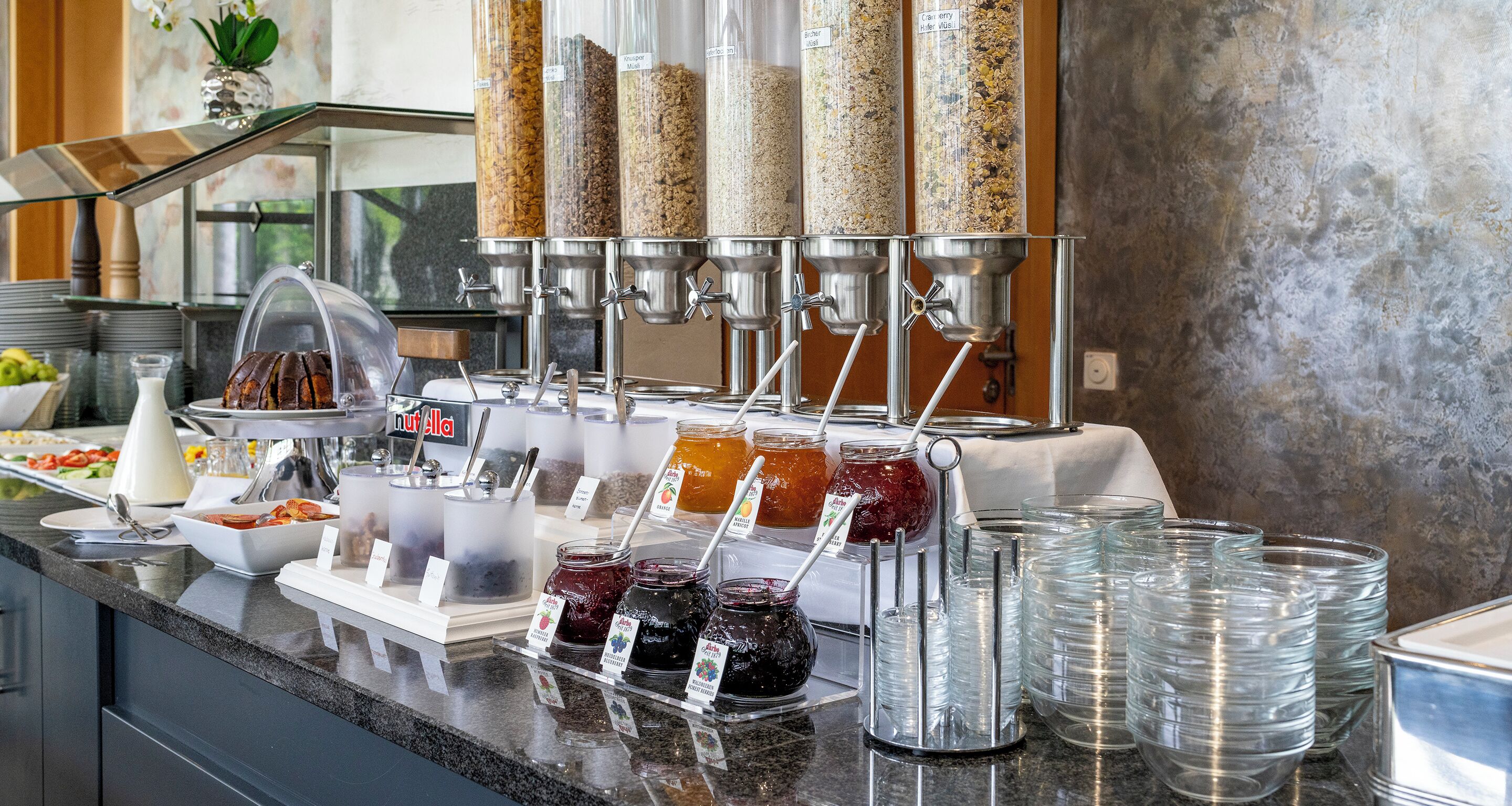 daily cooked-to-order breakfast (eur 17 per person)