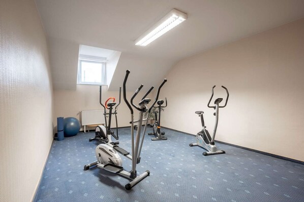 Fitness facility - Comfort Hotel Am Kurpark (Bad Homburg v.d. Hoehe)