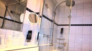 Bathroom - Comfort Hotel Am Kurpark (Bad Homburg v.d. Hoehe)