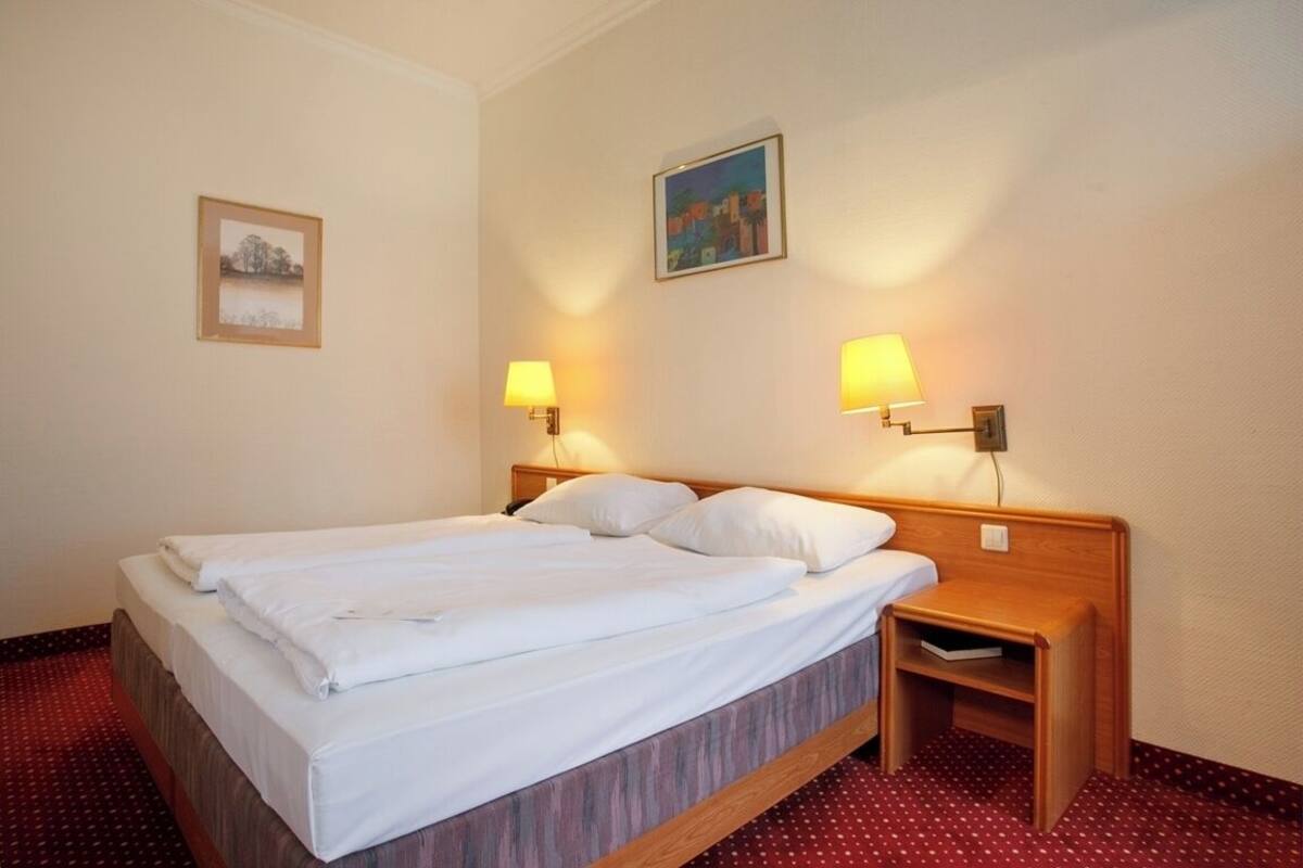 Habitación con 1 cama doble o 2 individuales | 2 dormitorios, ropa de cama hipoalergénica, escritorio y cortinas opacas