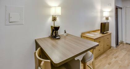 Studio 6 Houston, TX - Hobby South