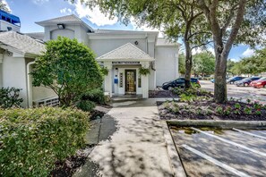 Property entrance - Studio 6 Houston, TX - Hobby South (Houston)