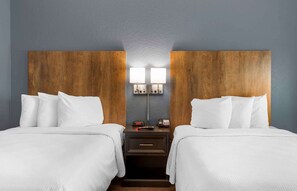 Suite, 1 habitación, no fumadores | Ropa de cama de alta calidad y escritorio