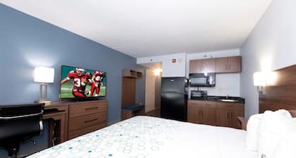 HomeTowne Studios by Red Roof Chantilly