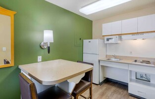 Estudio, 2 camas dobles, no fumadores | Cocina privada | Frigorífico, microondas, placa de cocina y cafetera o tetera