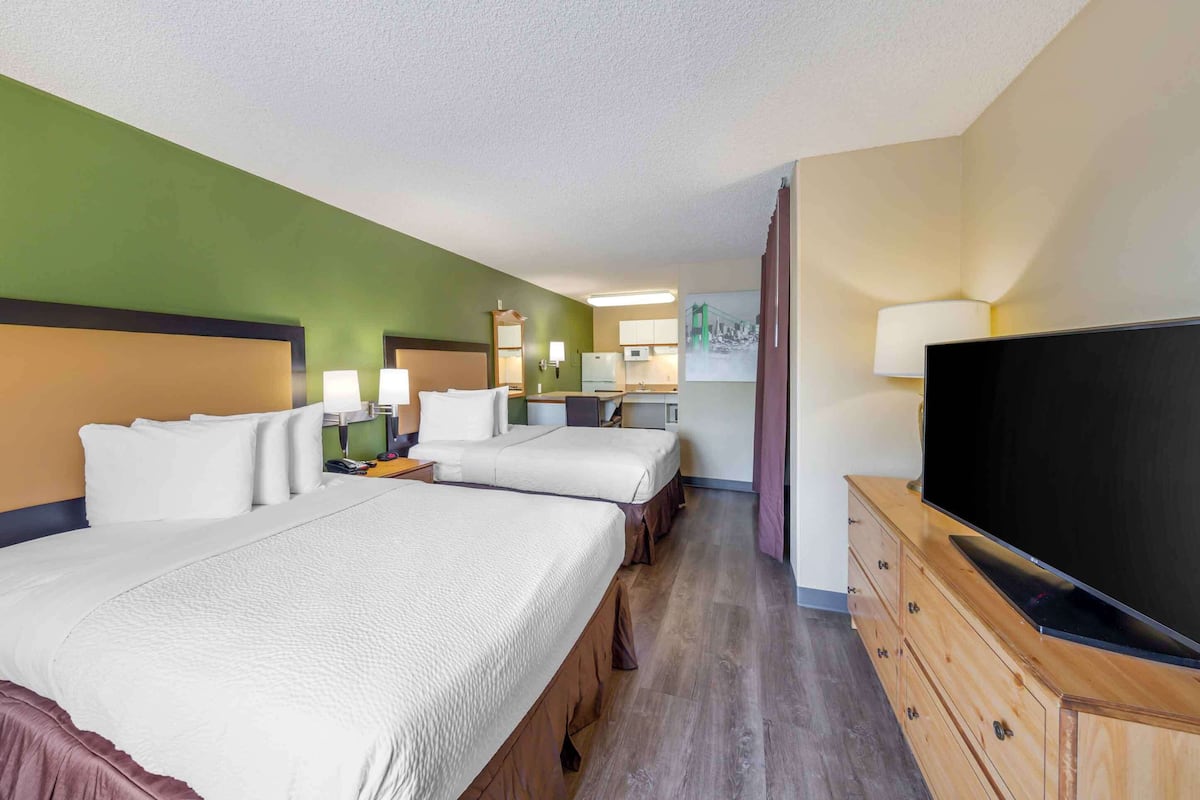 Studio, 2 Double Beds, Non Smoking | Desk, blackout drapes, iron/ironing board, free WiFi
