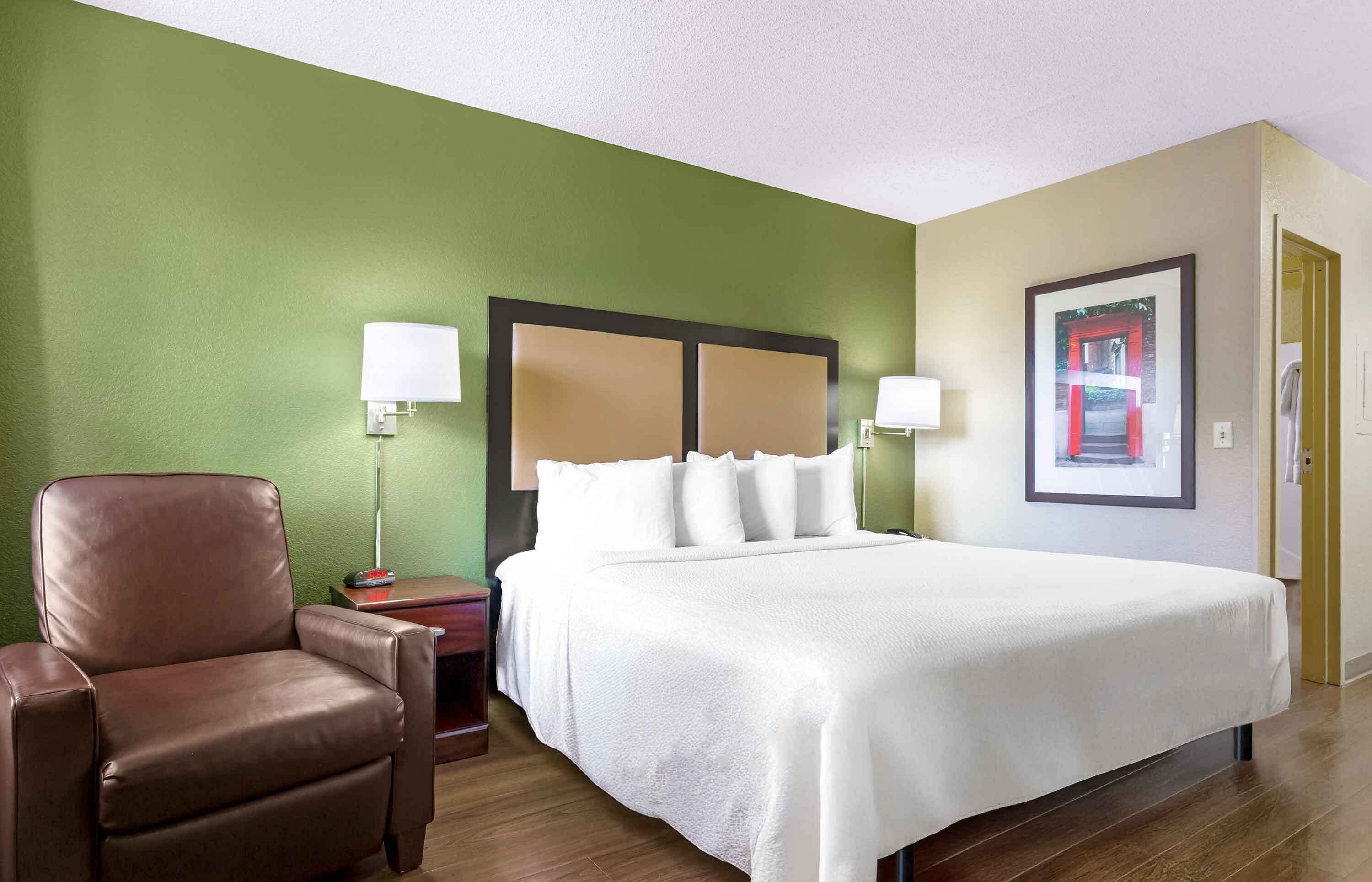 디럭스 스튜디오, 킹사이즈침대 1개 및 소파베드, 금연 | 책상, 암막 커튼, 다리미/다리미판, 무료 WiFi