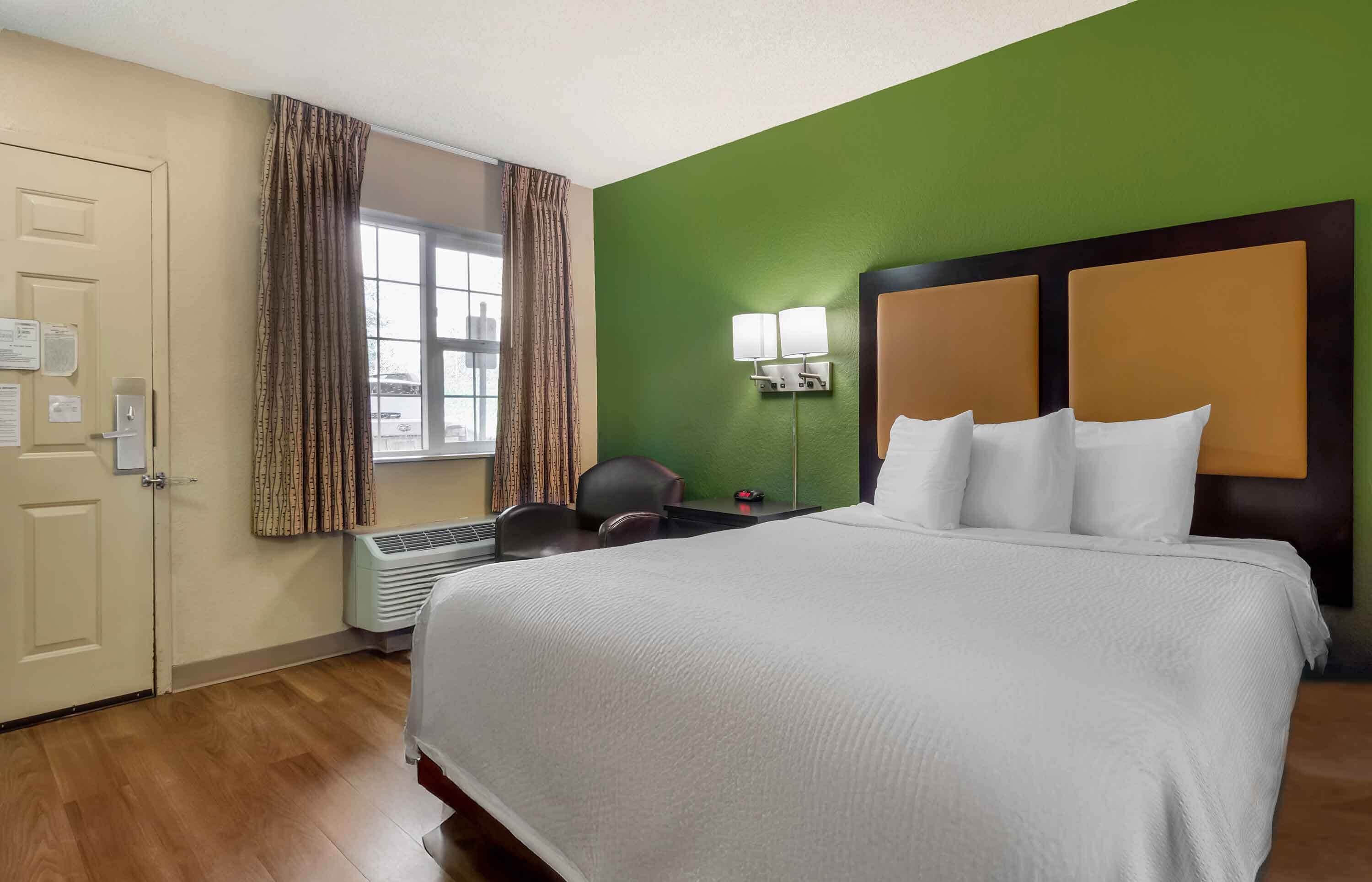 開放式客房, 1 張加大雙人床, 非吸煙房 | 書桌、遮光窗簾/窗簾、熨斗/熨衫板、免費 Wi-Fi