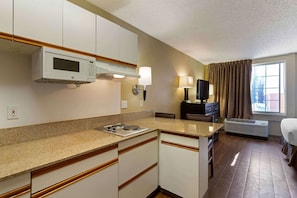Studio | Desk, iron/ironing board, free WiFi, bed sheets