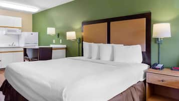 Deluxe Studio, 1 King Bed with Sofa bed, Non Smoking
