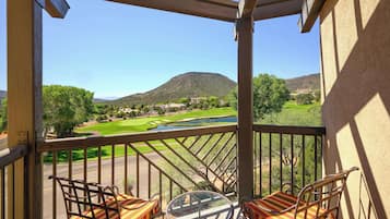 Suite, 1 Tempat Tidur King, balkon, pemandangan gunung (Whirlpool) | Pemandangan dari kamar