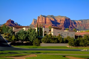 Couples treatment rooms, sauna, hot tub, steam room, body treatments