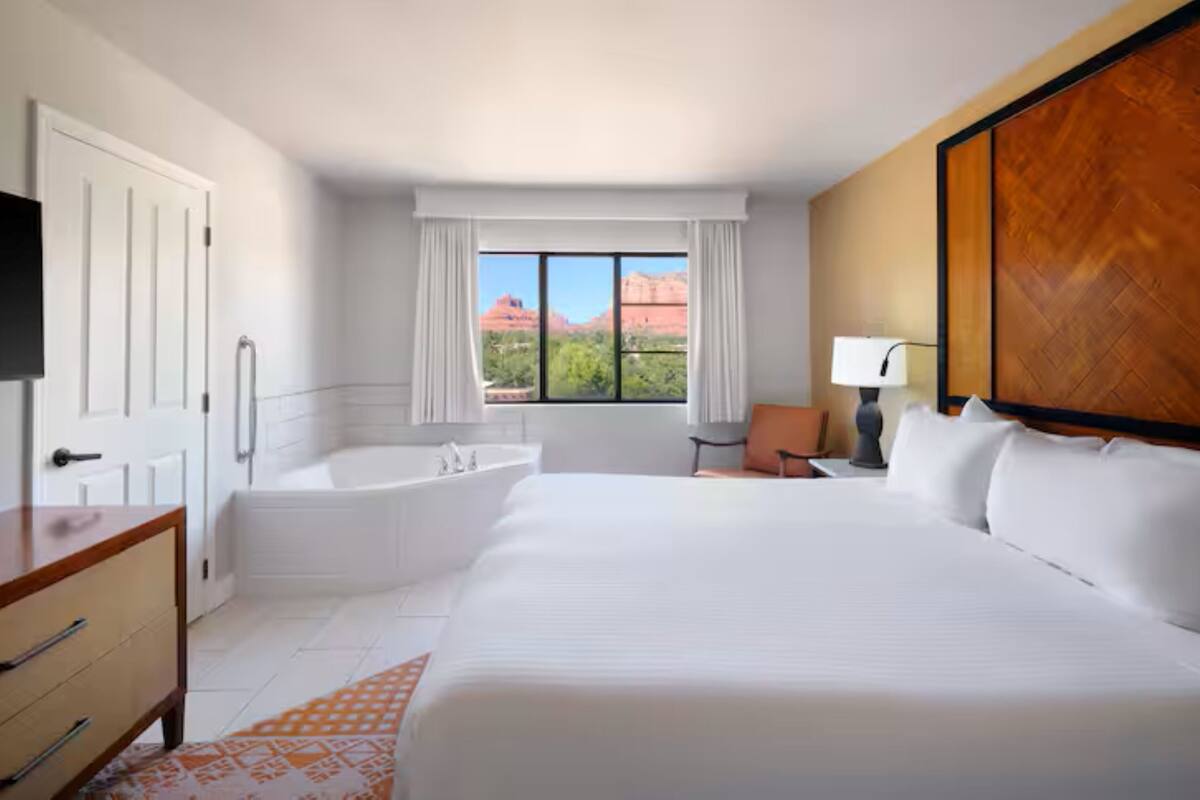 suite, 1 king bed, balcony (redrock, whirlpool) | 1 bedroom, premium bedding, down duvets, pillow-top beds