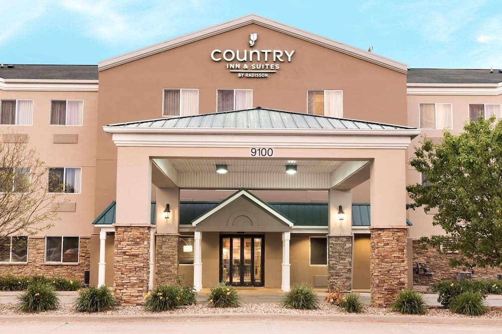 luxury hotels in Cedar Rapids