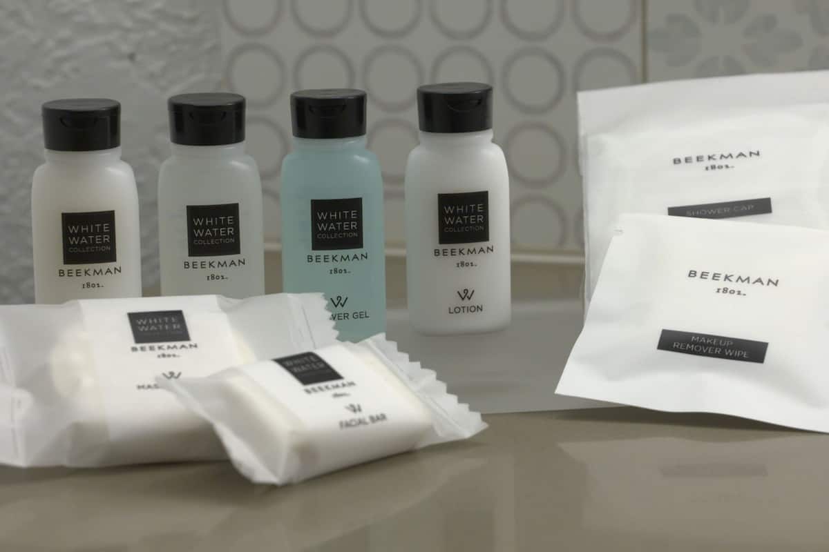 combined shower/bathtub, free toiletries, hair dryer, towels