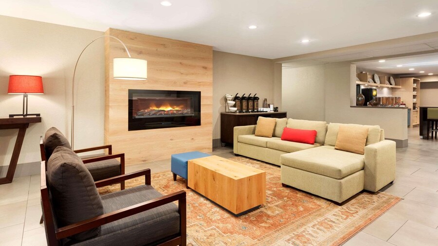 Country Inn & Suites by Radisson, Cedar Rapids Airport, IA