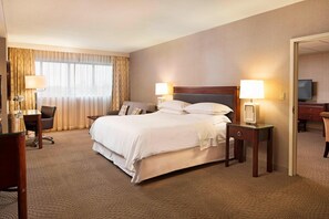 Premium bedding, down comforters, in-room safe, desk - Sheraton Sioux Falls Hotel & Convention Center (Sioux Falls)