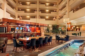 Lounge - Sheraton Sioux Falls Hotel & Convention Center (Sioux Falls)