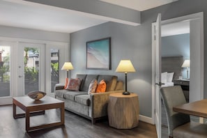 Condo, 1 Bedroom, Kitchen | Living area