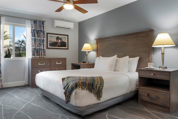 Iron/ironing board, free WiFi, bed sheets - Club Wyndham Dolphin's Cove (Anaheim)