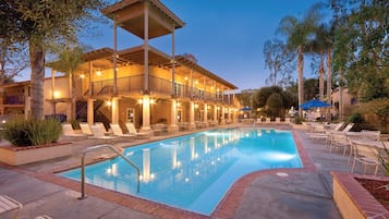 Outdoor pool, sun loungers