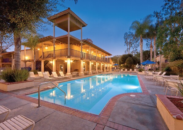 Outdoor pool, pool loungers