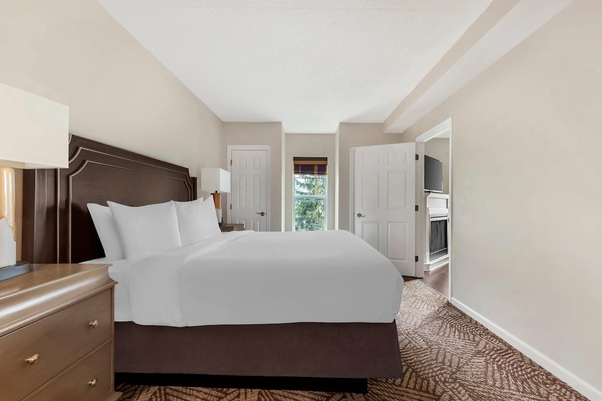 Suite, Multiple Beds, Non Smoking (Efficiency) | Laptop workspace, iron/ironing board, WiFi (free)