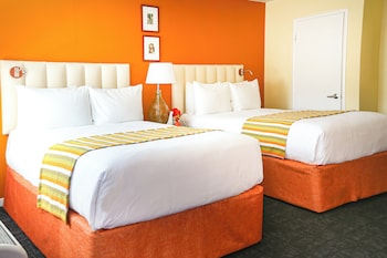 Deluxe Room, 2 Double Beds | Hypo-allergenic bedding, in-room safe, desk, iron/ironing board at Hotel Del Sol