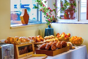 Free daily continental breakfast 