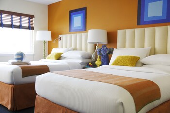 Deluxe Room, 2 Double Beds | Hypo-allergenic bedding, in-room safe, desk, iron/ironing board at Hotel Del Sol