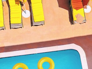 Outdoor pool - Hotel Del Sol (San Francisco)