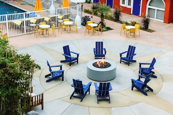 Courtyard at Hotel Del Sol