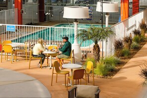 Outdoor pool - Hotel Del Sol (San Francisco)
