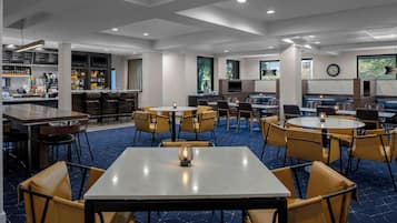 Se sirven desayunos y cenas, cocina americana