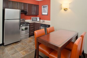Full-sized fridge, microwave, stovetop, dishwasher