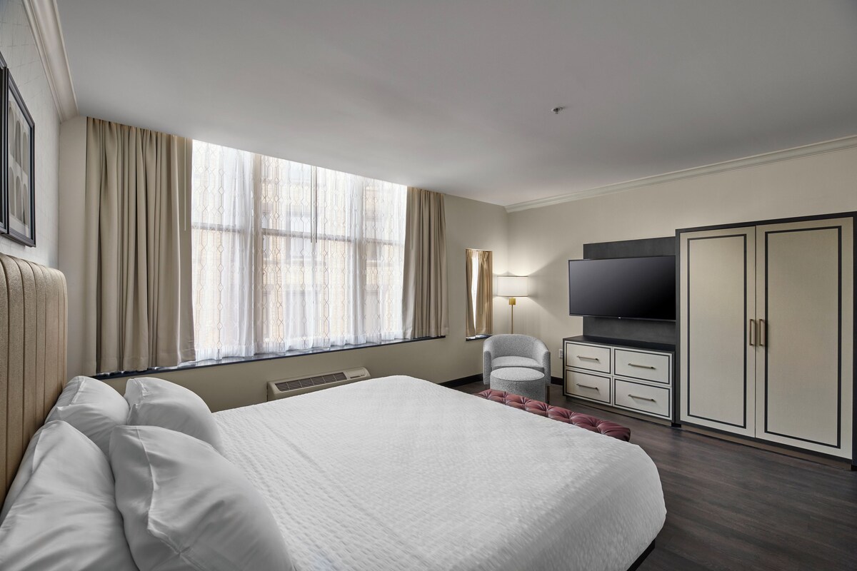 Egyptian cotton sheets, premium bedding, pillowtop beds, in-room safe