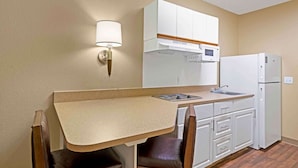 Studio, 1 Queen Bed, Non Smoking | Private kitchen - Extended Stay America Suites North Chesterfield Arboretum (Richmond)
