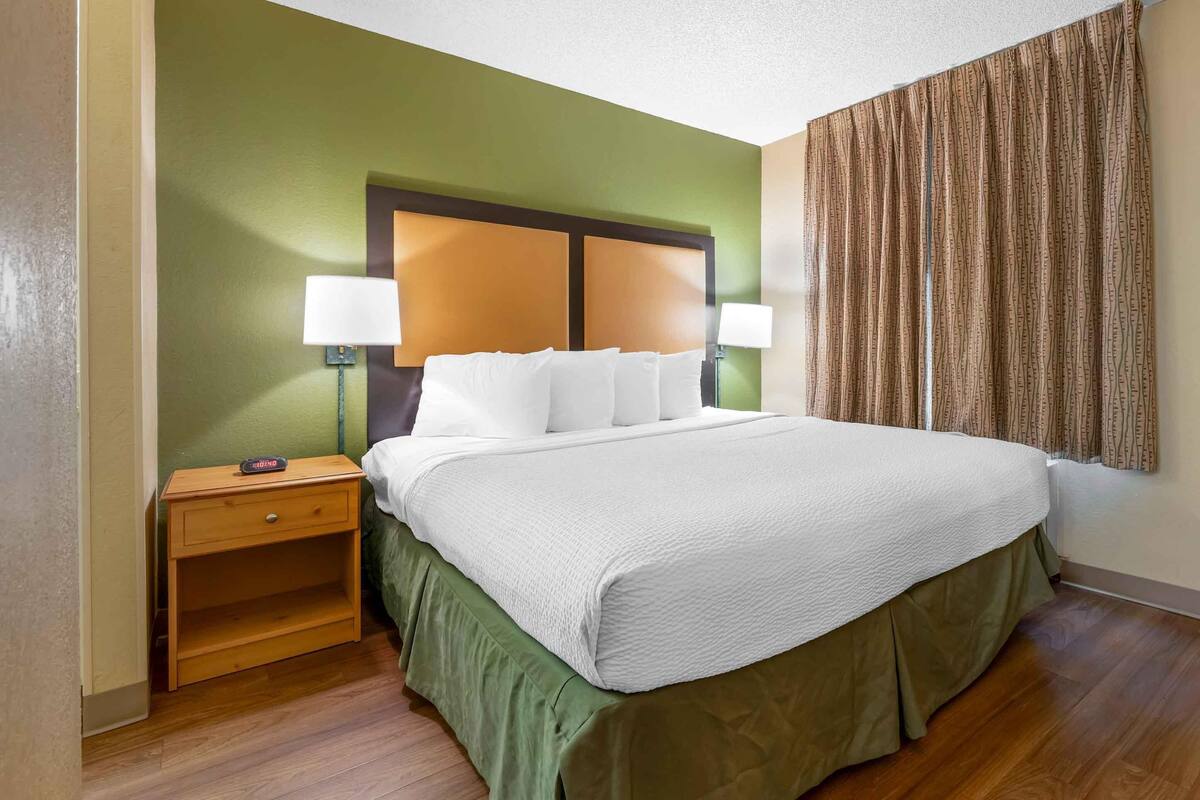 Deluxe studio, 1 kingsize bed met slaapbank, niet-roken | Een bureau, een laptopwerkplek, gratis wifi, beddengoed