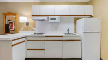 Studio, 1 Queen Bed, Non Smoking | Private kitchen | Fridge, microwave, stovetop