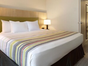 Desk, blackout drapes, iron/ironing board, cribs (free) - Country Inn & Suites by Radisson, Mishawaka, IN (Mishawaka)