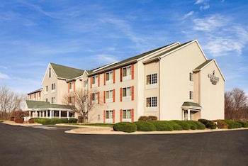 Country Inn & Suites by Radisson, Clinton, IA
