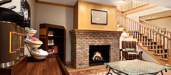 Country Inn & Suites by Radisson, Clinton, IA