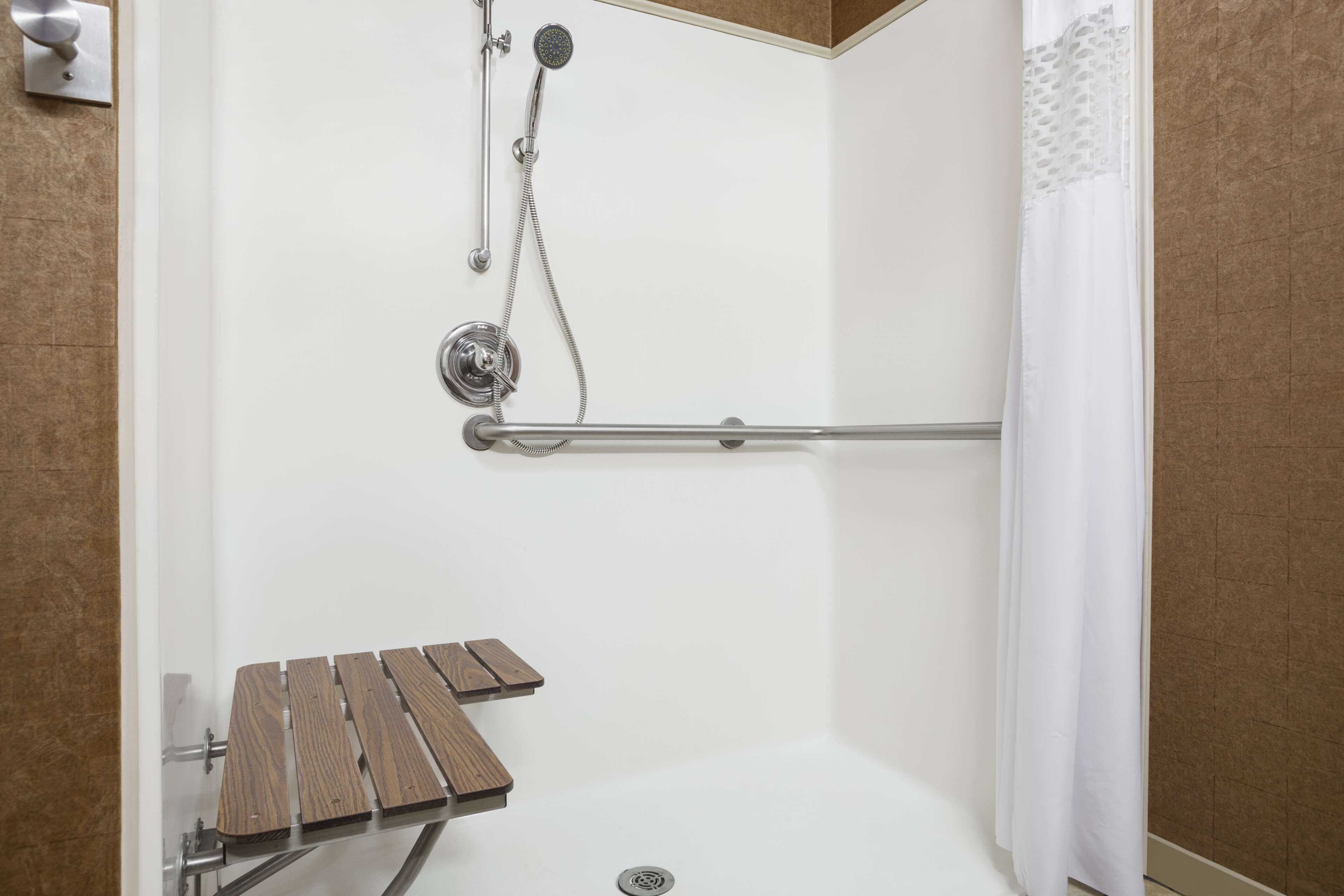 room, 1 king bed, accessible, non smoking | bathroom | hair dryer, towels