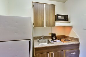 Fridge, microwave, stovetop, coffee/tea maker - Studio 6 Dallas, TX - Garland - Northeast (Dallas)