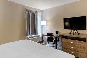 Iron/ironing board, free WiFi, bed sheets
